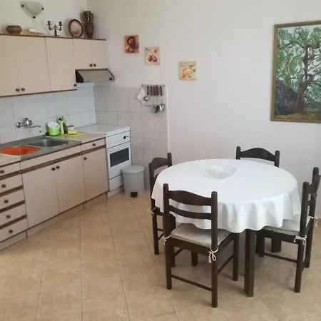 Zlatko Slobodan Apartment Stomorska